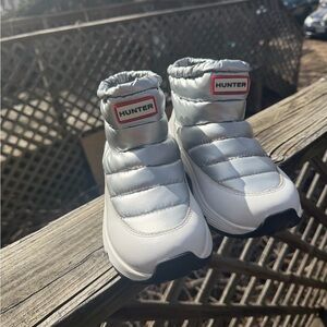 Hunter Kids Silver Quilted Ankle Boots with Black Trim